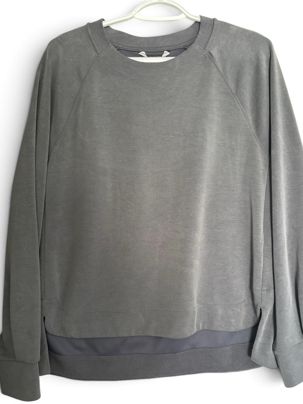 Athleta Seasoft Gray Crewneck Sweatshirt Pullover Top Size M / L Activewear